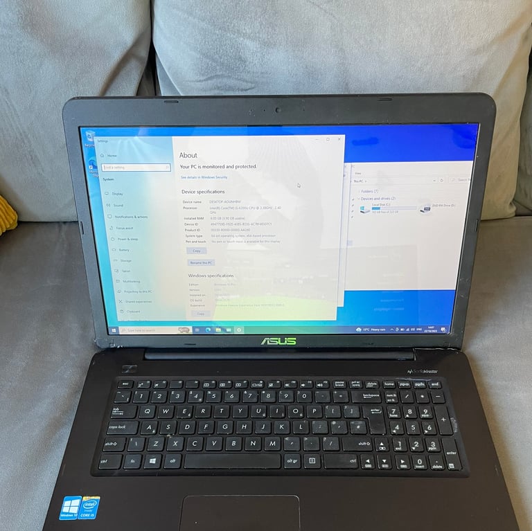 Laptop Asus 240SSD 4gb Ram i5 Win10 pantalla 17”