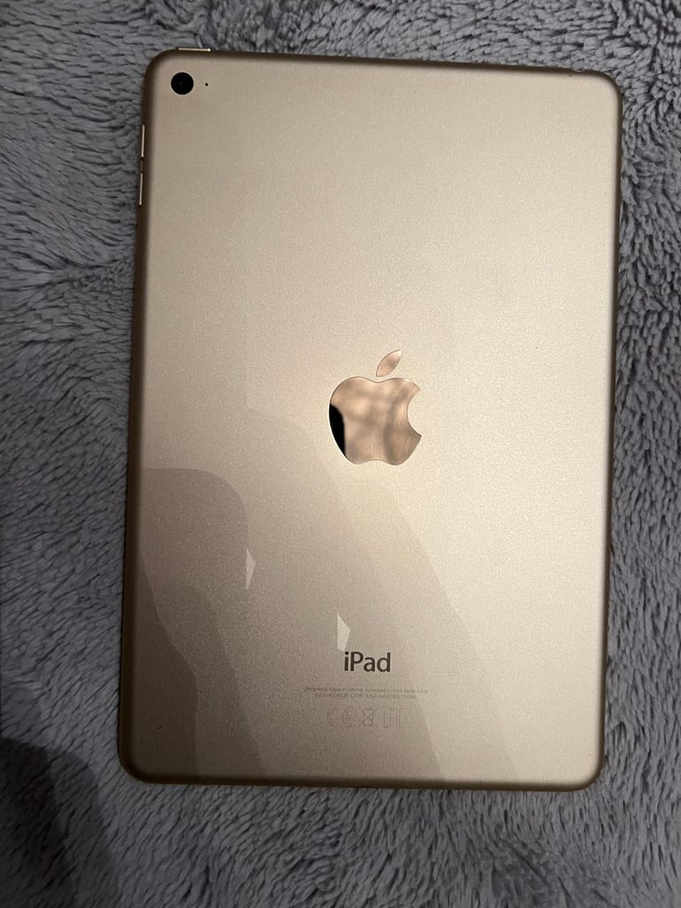 iPad mini 4 de 128 GB; blanco con respaldo dorado
